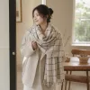 Beige checkered tassel scarf is warm, fashionable and versatile for women's knitwear in autumn and winter details Picture